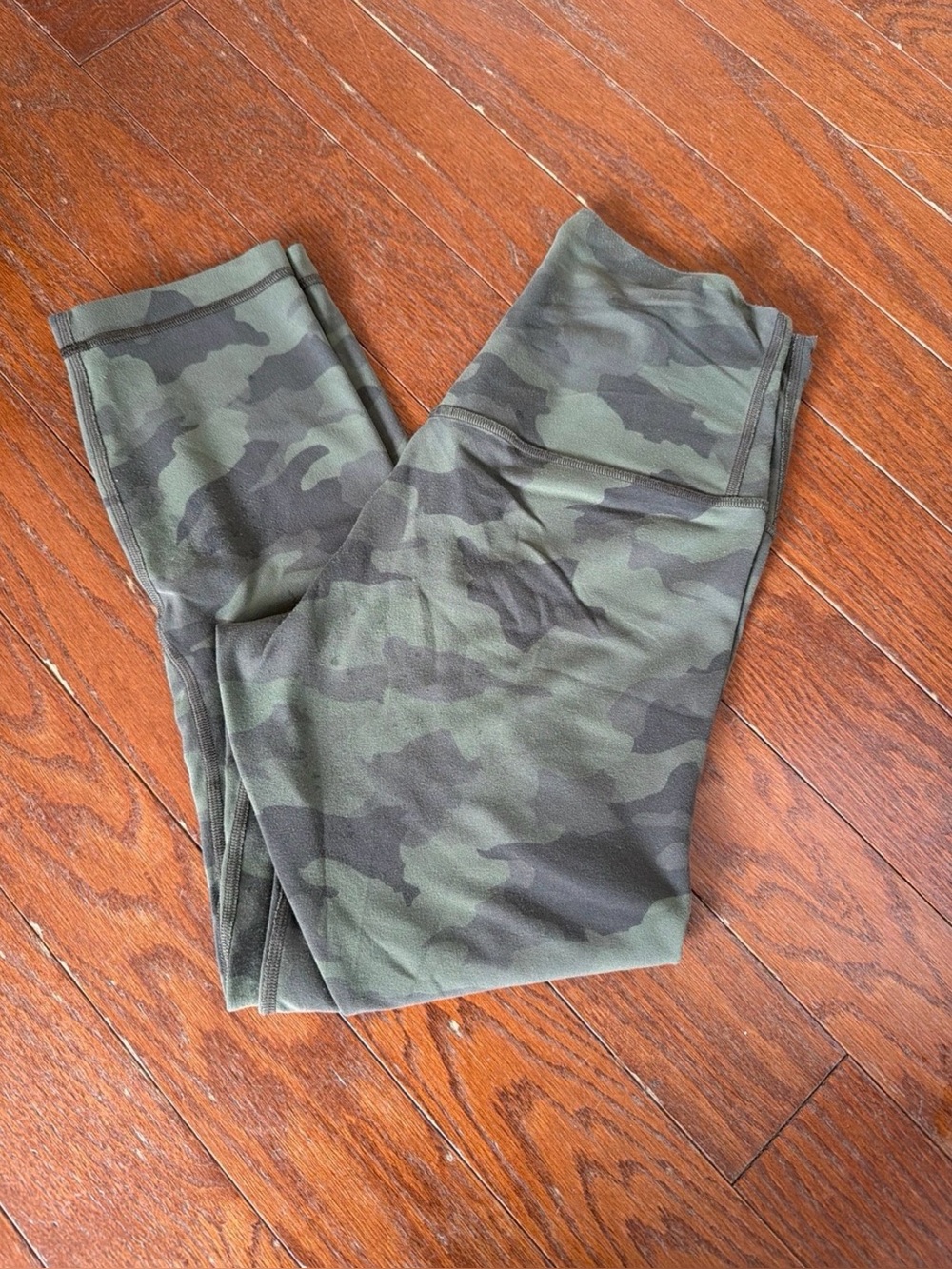 lululemon athletica Women's Green Camo Leggings align